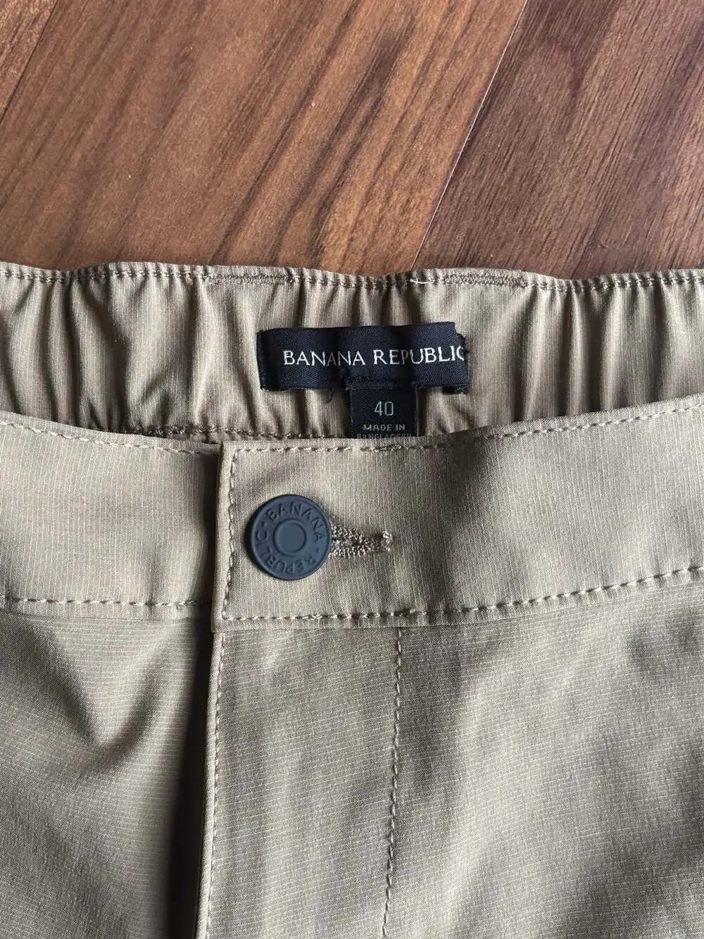 Banana Republic Men's Quick-Dry Flex Waistband Flat Front Shorts in Elmwood, Siz